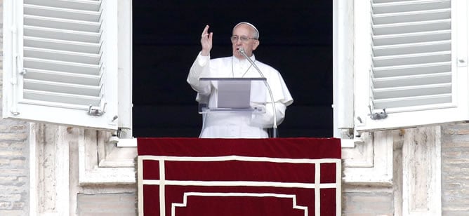 El papa Francisco durante el rezo del Ángelus de este domingo.