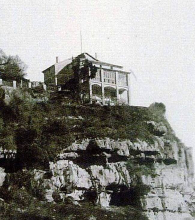 Hocino que fue del conde de Toreno, Kleiser y Federico Muelas, y después de Saura.