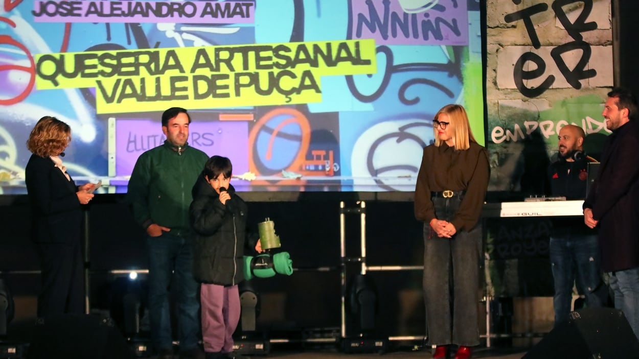 El proyecto, que elabora quesos, yogures, requesones y helados con leche de cabra de su propia explotación, fue reconocido por su enfoque sostenible