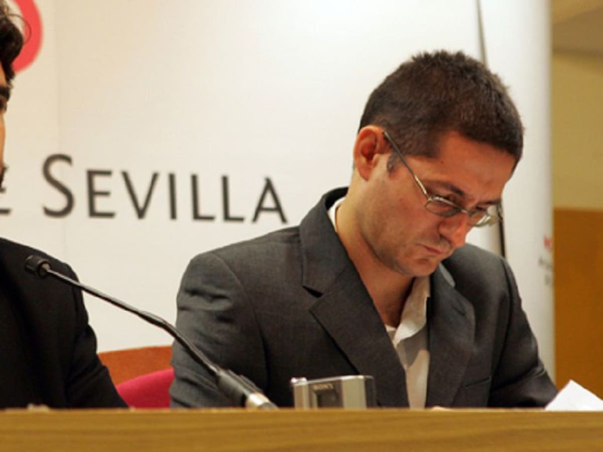 El juez abre juicio oral al exgerente de la fundación DeSevilla