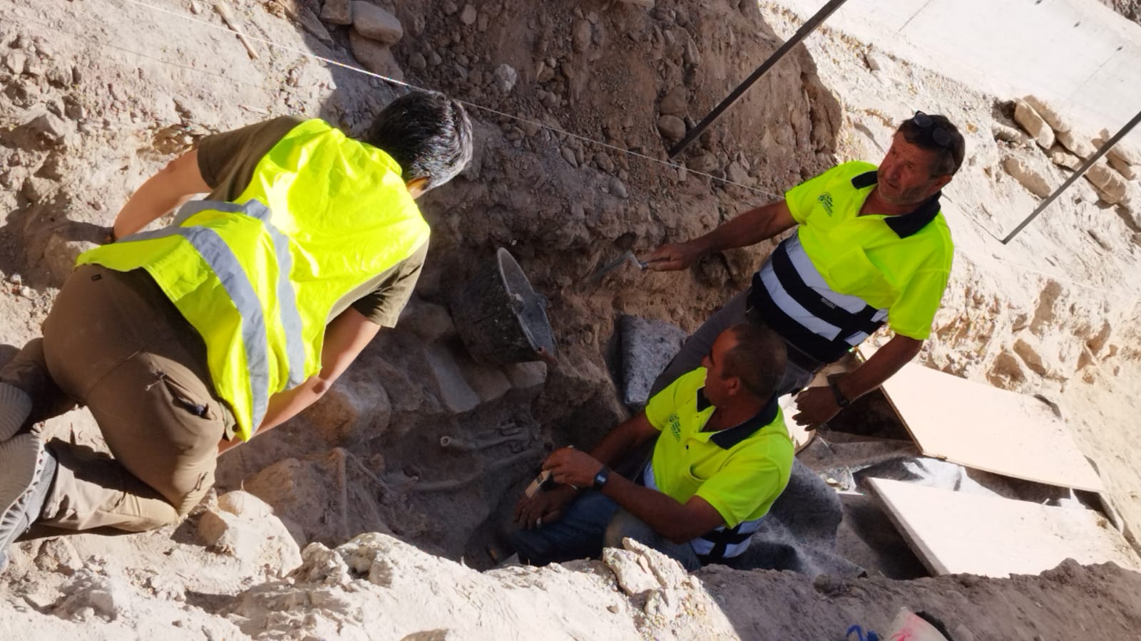Aparecen restos arqueológicos en las obras de la Plaza 1º de mayo de Úbeda