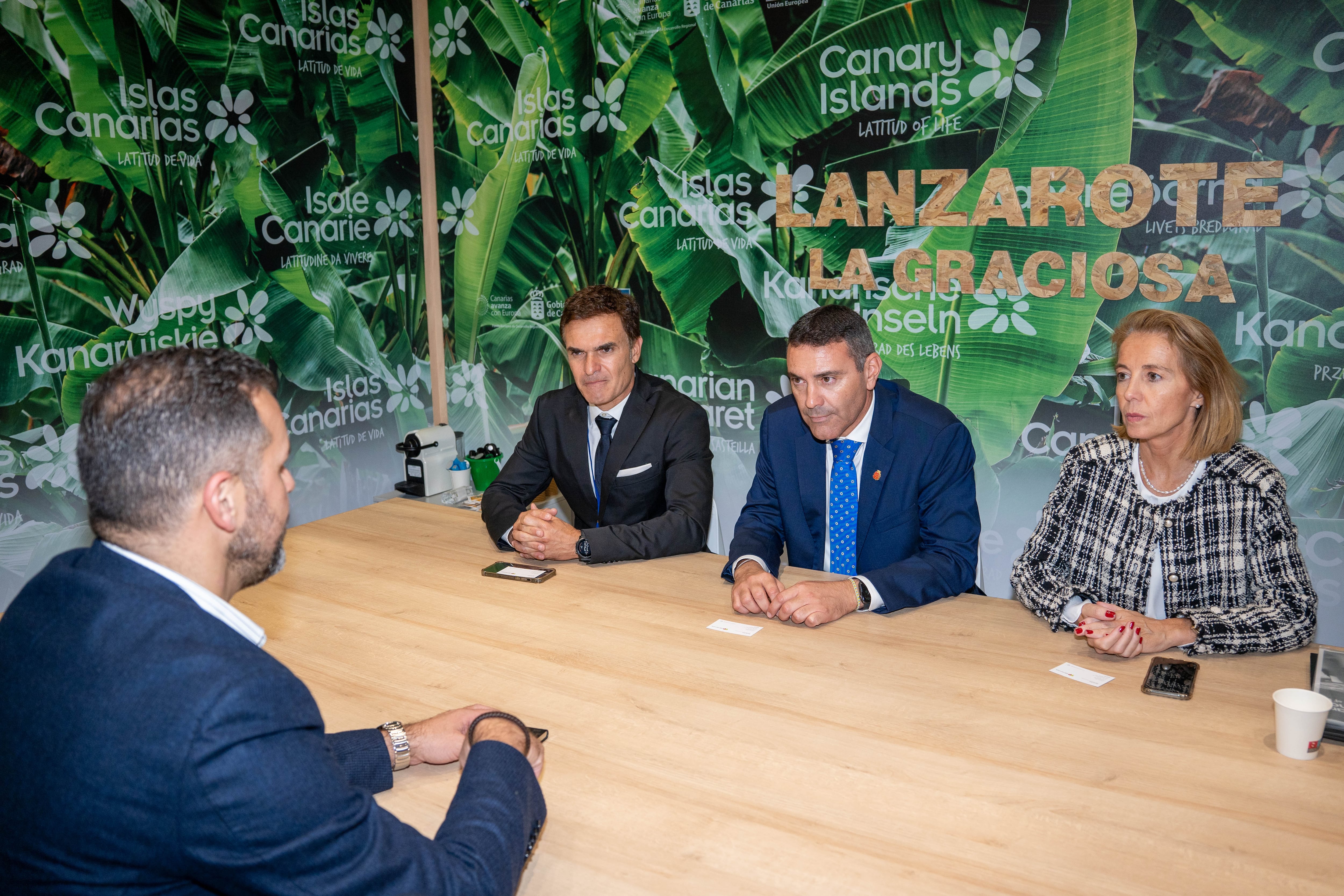 Una de las reuniones de Lanzarote en una de las ferias turísticas.