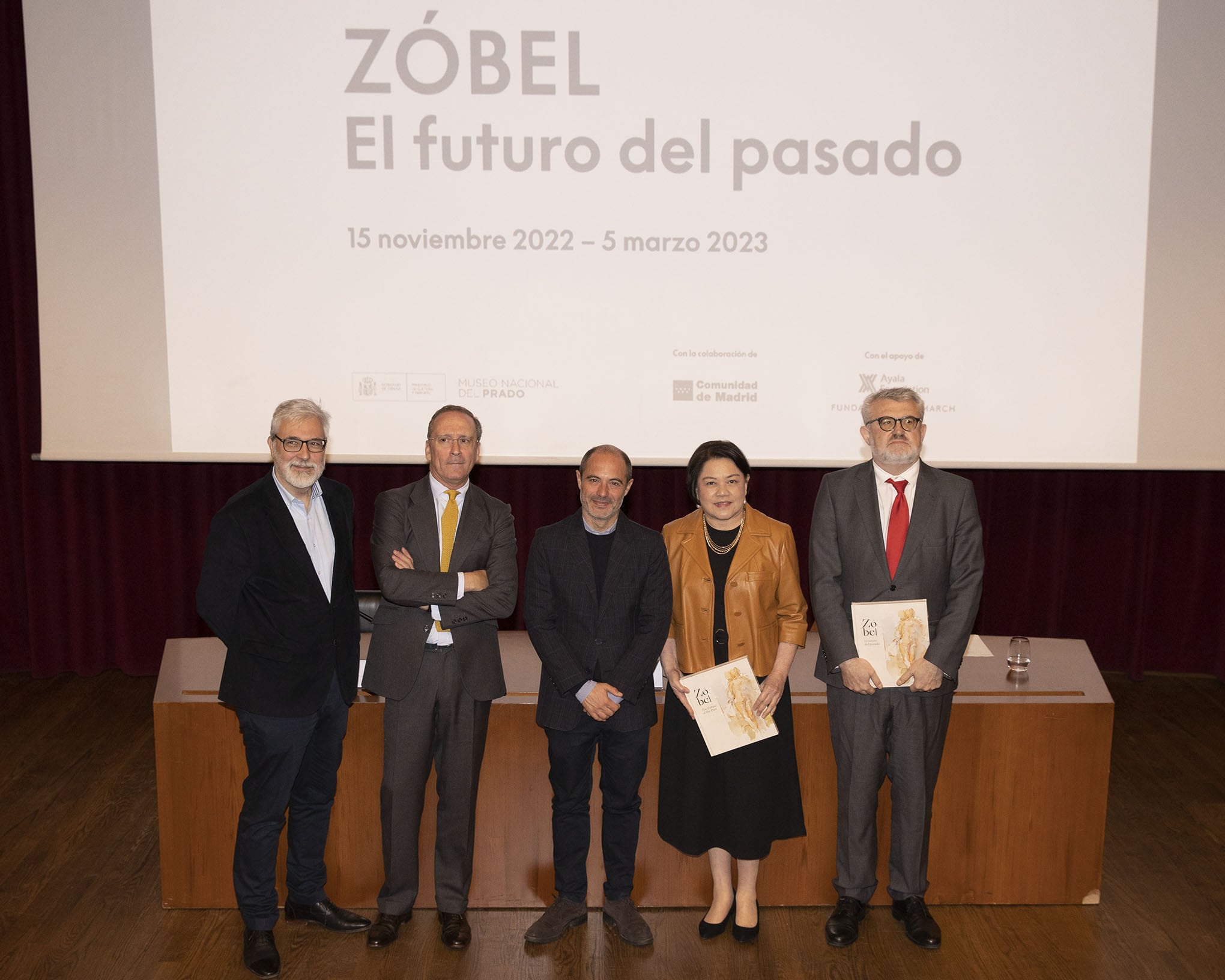 Manuel Fontán (segundo por la izquierda) durante la presentación de la exposición de Zóbel en el Museo del Prado.