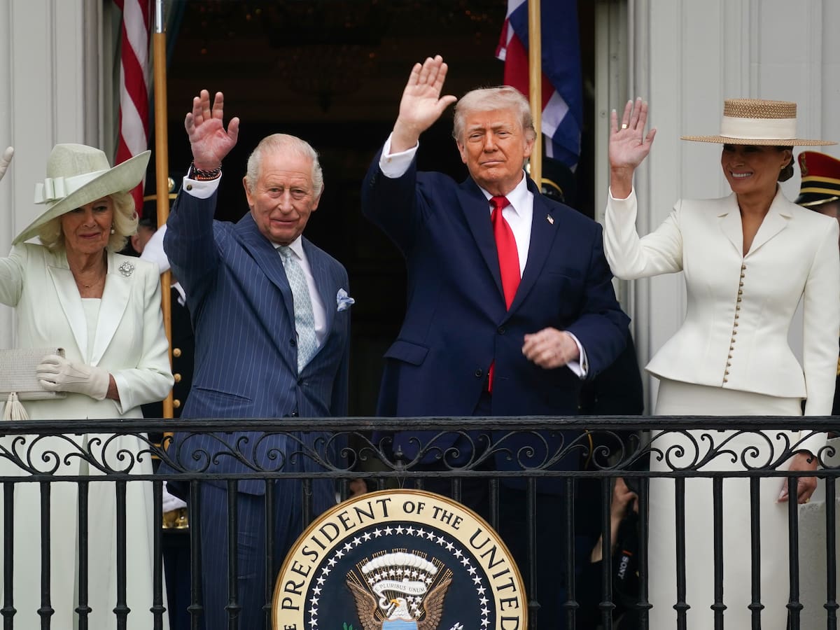 Trump cuenta la anécdota de su madre con el rey Carlos III y el monarca no puede aguantar la risa