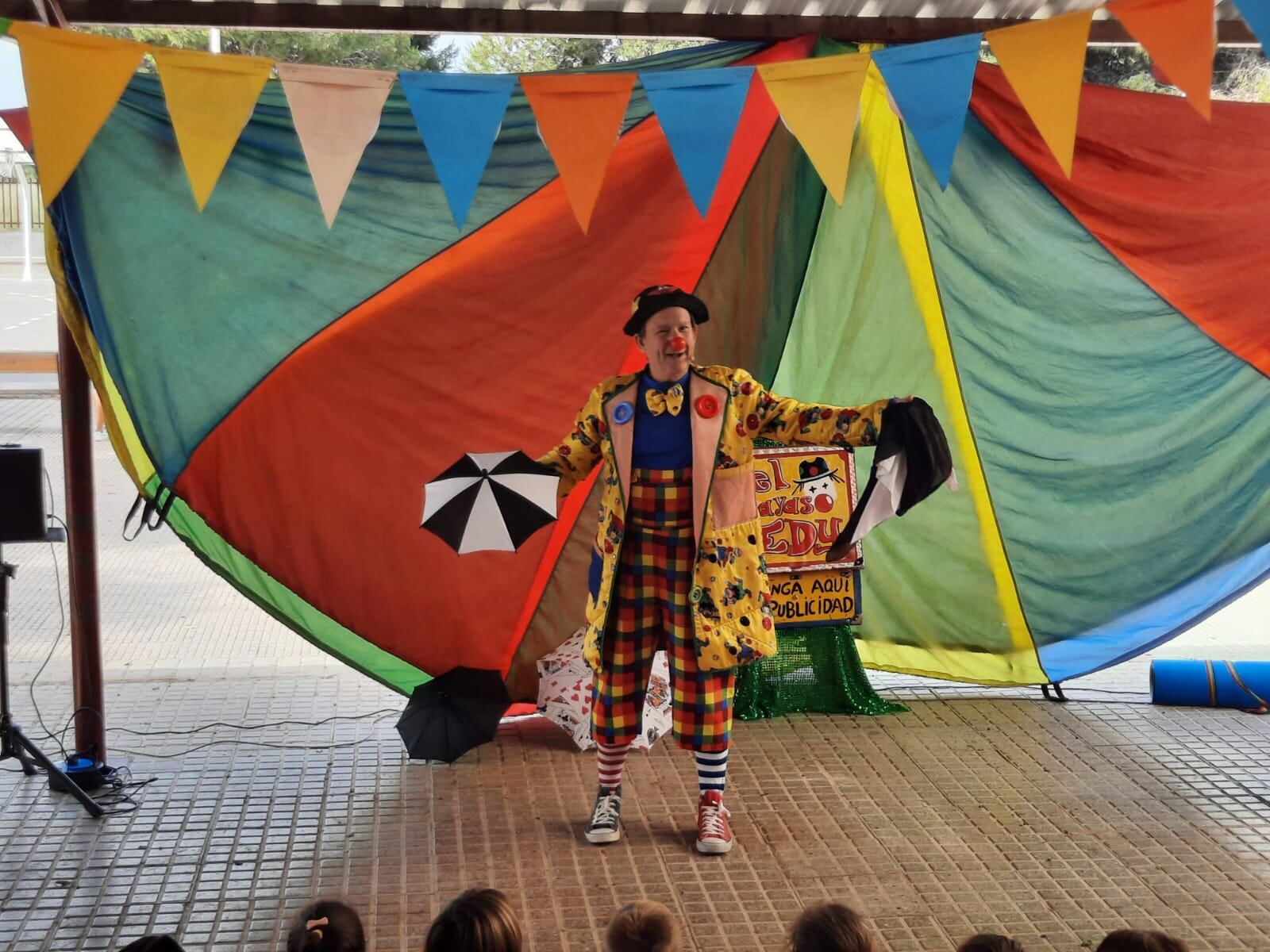 El Payaso Edy durante una de sus actuaciones ante público infantil.