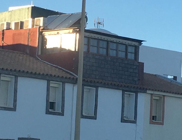 El dispositivo estaba activo en la planta superior construida sobre el edificio.