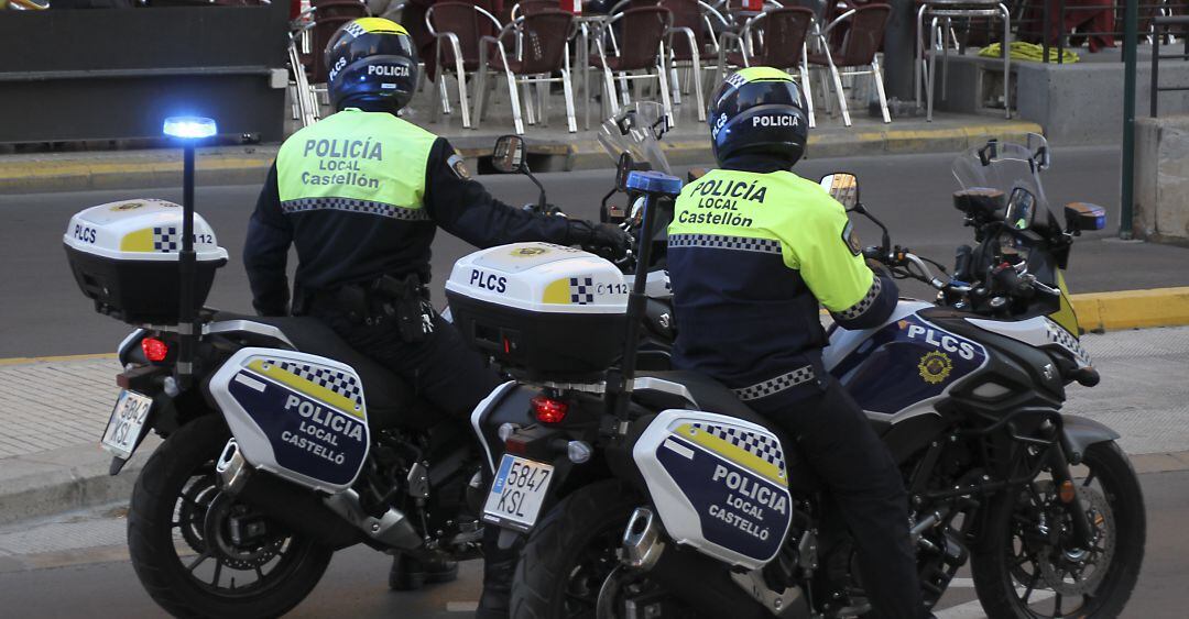 Dos agentes de la Policía Local de Castelló