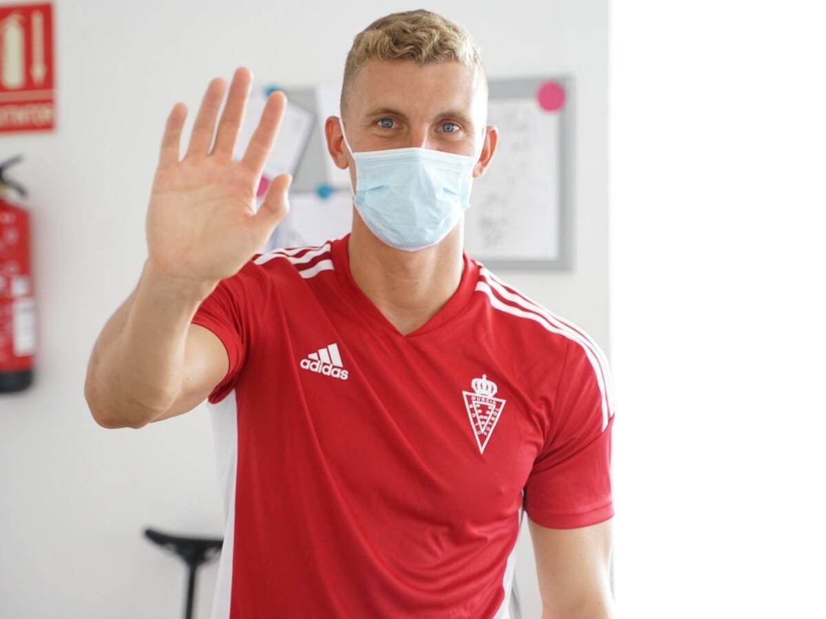 Alberto González: "En el Real Murcia he encontrado un club que casa con mi forma de ver el futuro"