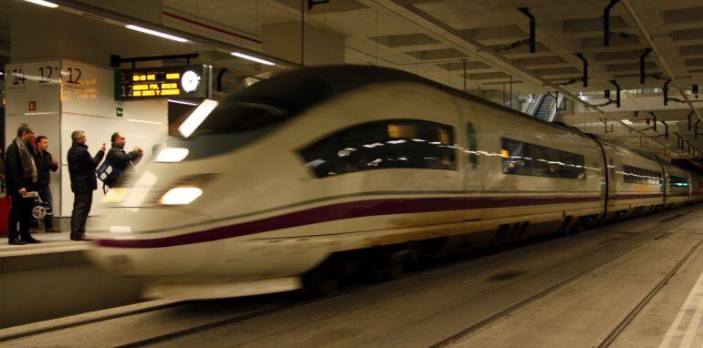 La majoria de viatgers que van o venen de França utilitzen Figueres però Girona ha augmentat el volum de passatgers un 10% en comparació amb 2015.