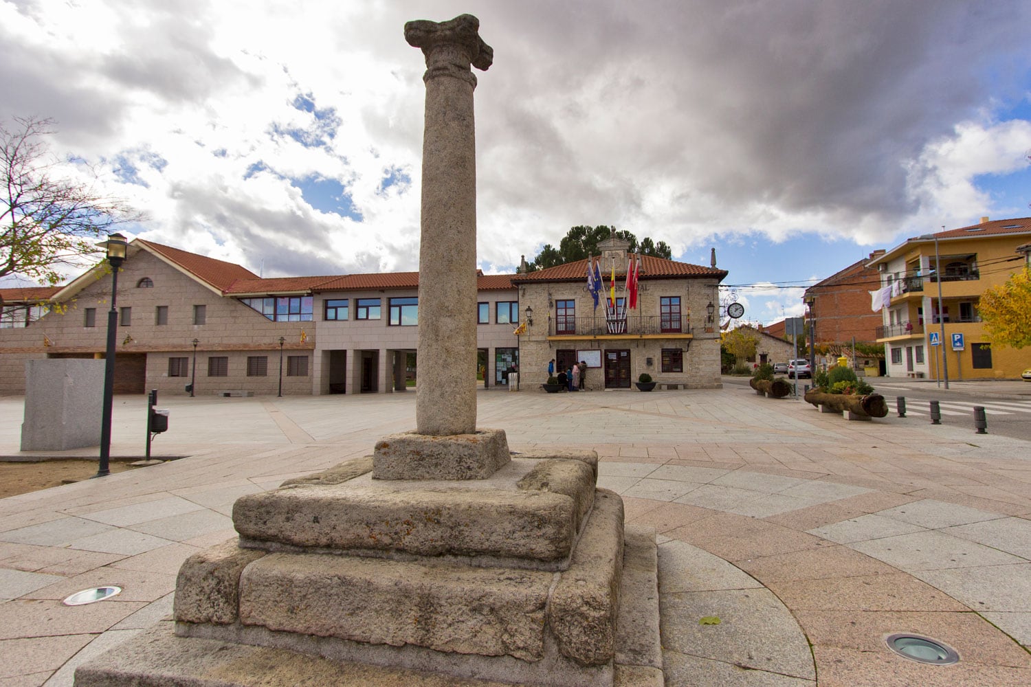 Nos adentramos en el origen topónimo de esta localidad y en sus orígenes como villa, como pueblo y como destino turístico, apto para historiadores, senderistas y cinéfilos