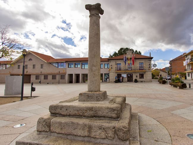 Nos adentramos en el origen topónimo de esta localidad y en sus orígenes como villa, como pueblo y como destino turístico, apto para historiadores, senderistas y cinéfilos