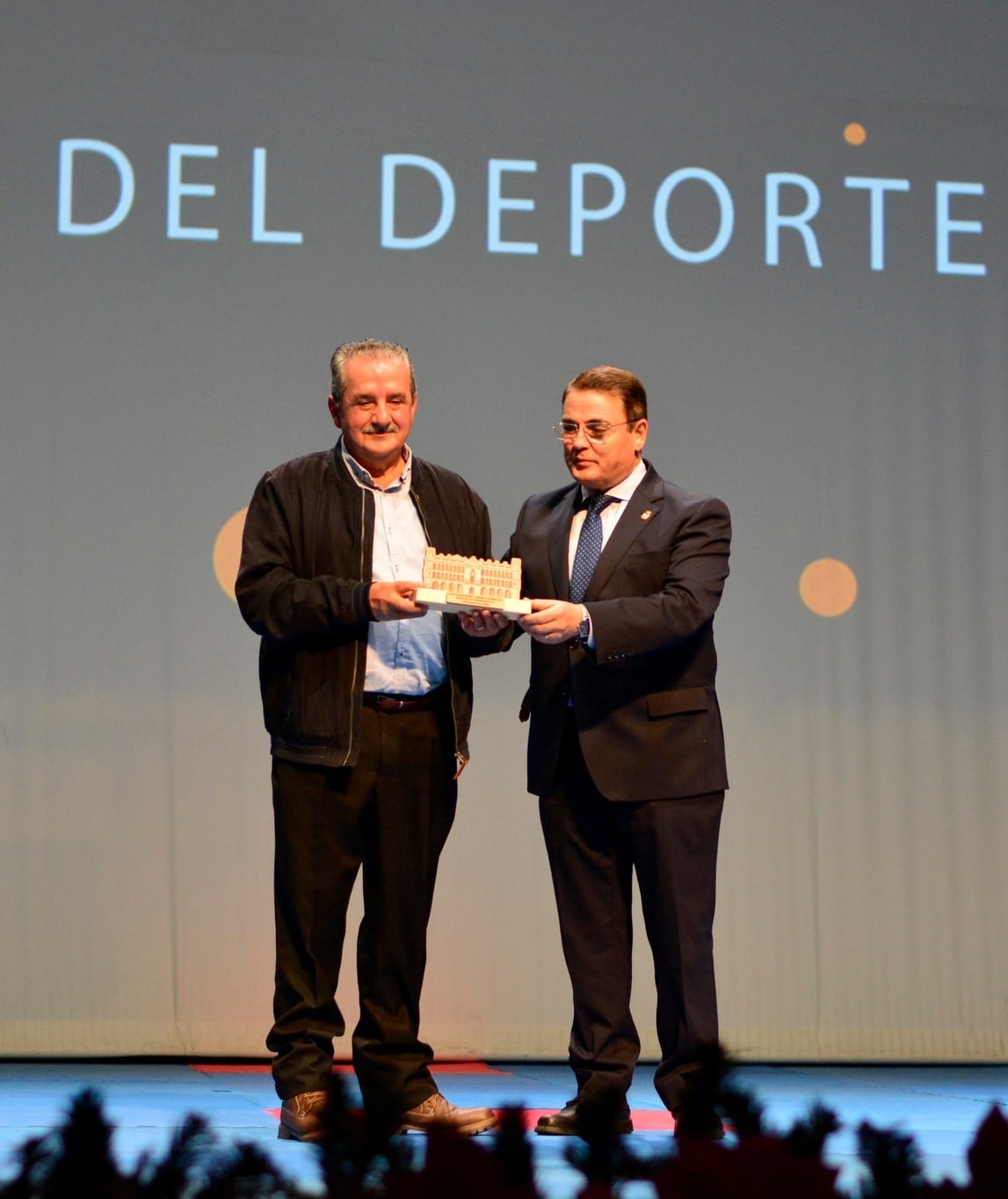 XXXVII Gala del Deporte. Entrega del Premio Especial a la Peña Deportiva Barça Andújar.