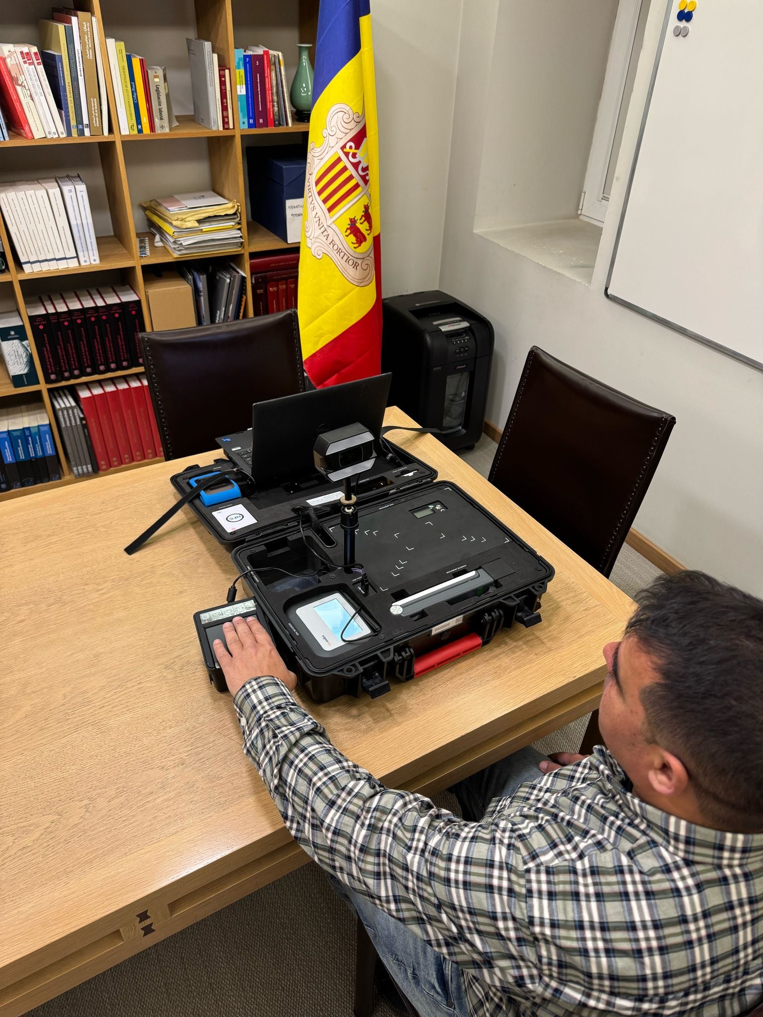 El sistema d'expedició de passaport a les ambaixades estarà operatiu aviat a la dels Estats Units