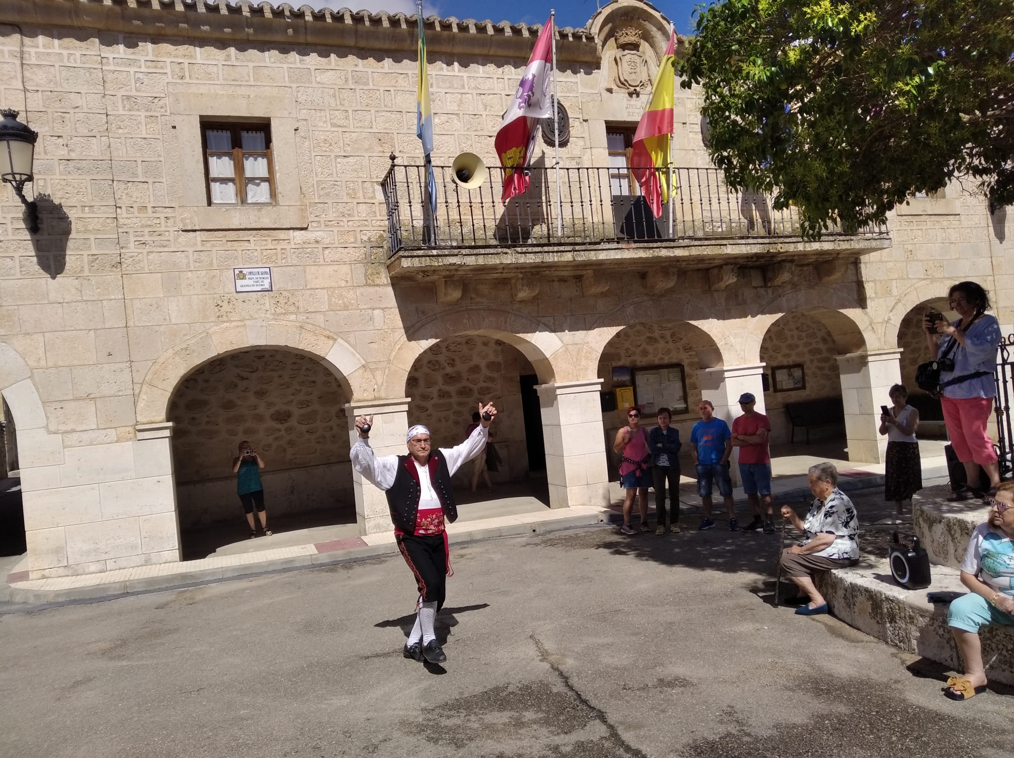 Campillo de Aranda recibe a sus visitantes con folklore castellano