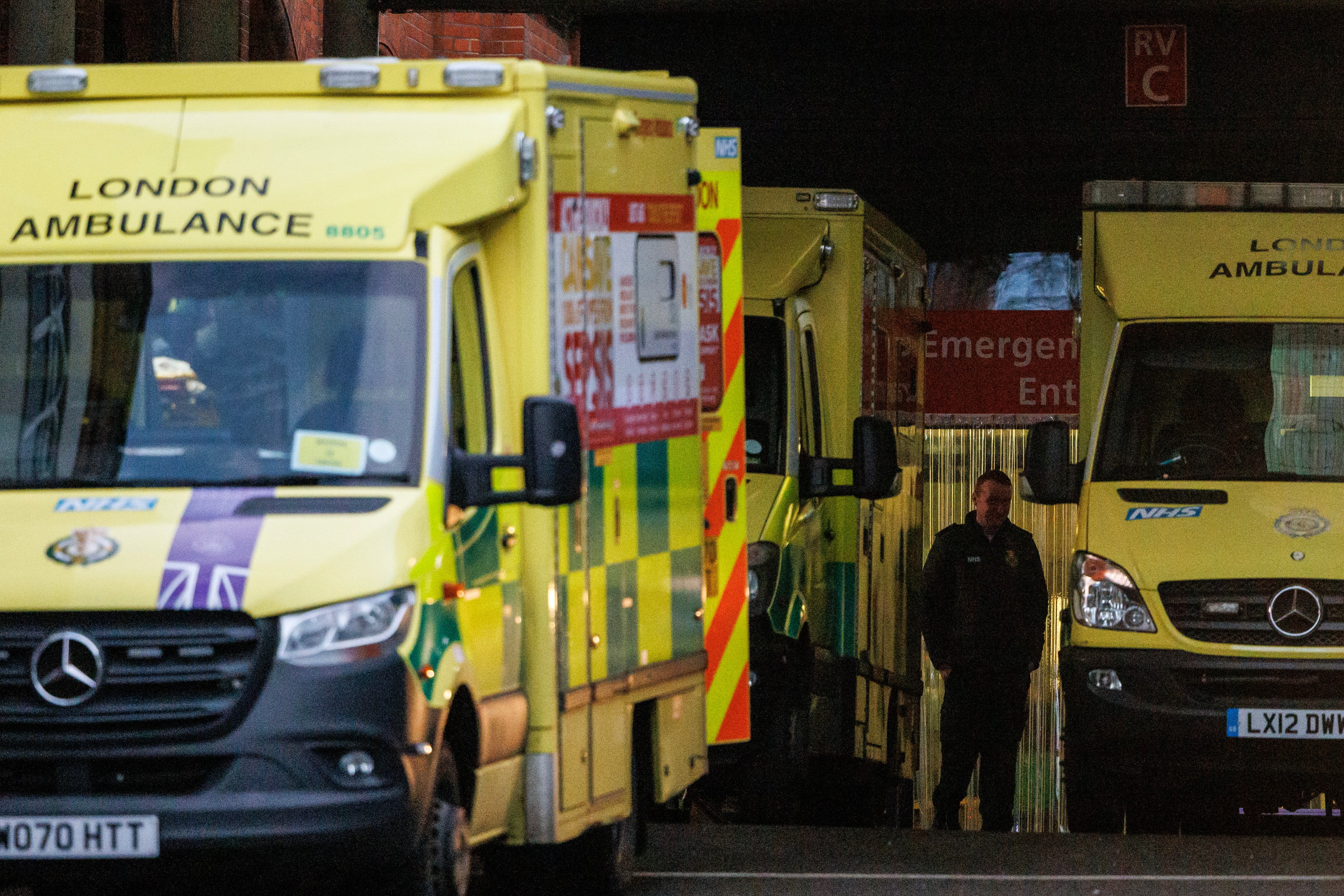 Ambulancias en un hospital de Londres