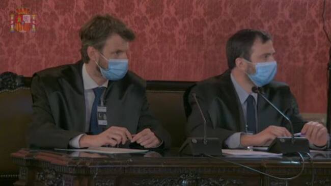 Los abogados de Serra durante la vista celebrada hoy en el Supremo