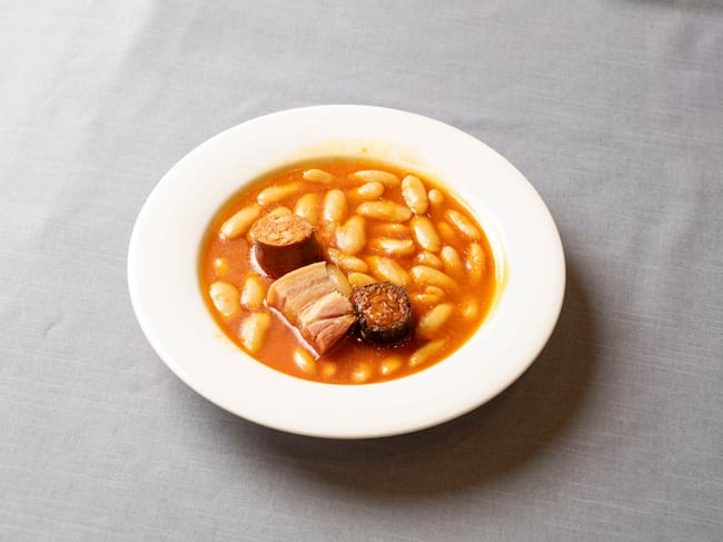 El restaurante Casa Morán, en la parroquia de Collanzo del concejo asturiano de Aller, se ha alzado como ganador del concurso 'La Mejor Fabada del Mundo'