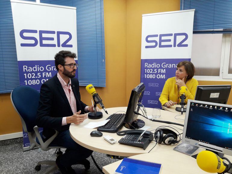 Enrique Árbol entrevista a la delegada del Gobierno andaluz en Granada, Sandra García, en los estudios de Radio Granada