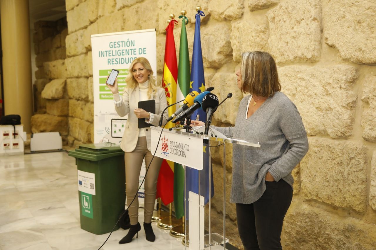 Lourdes Morales e Isabel Albás