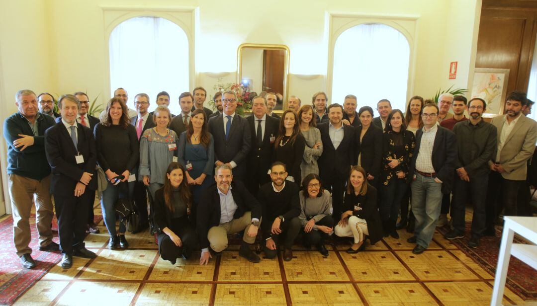 Fotografía de la tradicional comida de Navidad que ofrece la Asociación Valenciana de Empresarios a los medios de comunicación