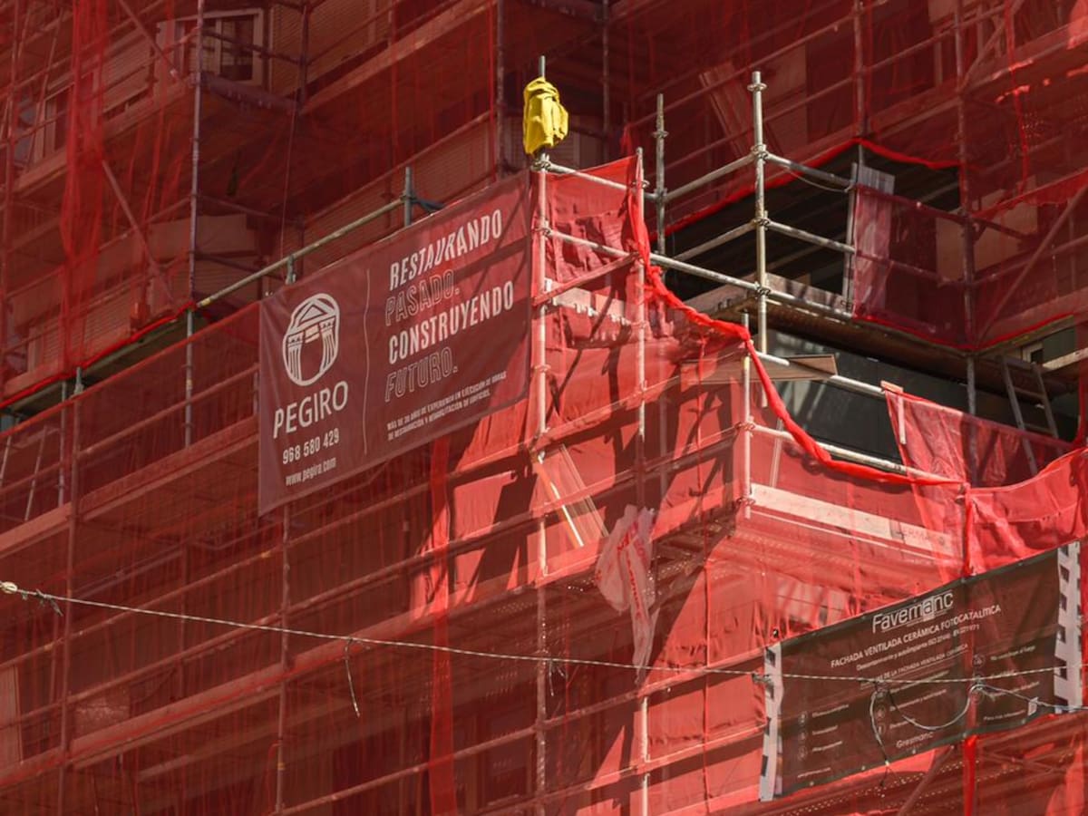 El rojo toma la Avenida de la Libertad: la imagen de la semana en Hoy por Hoy Murcia