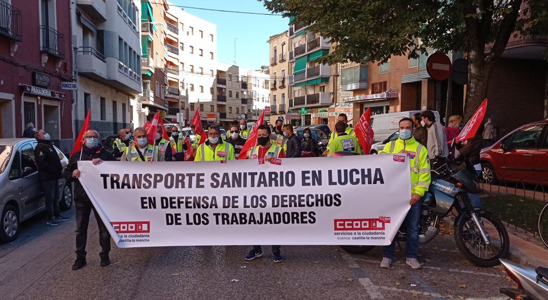 Los trabajadores se han concentrado semanalmente frente a la delegación de la Junta o el hospital