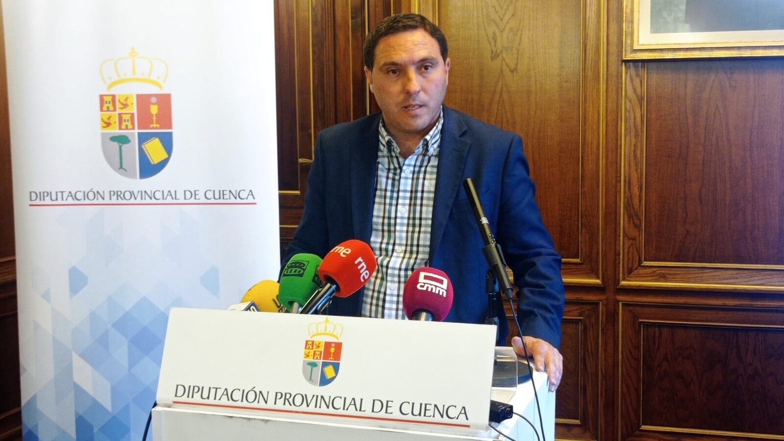 Álvaro Martínez Chana durante una rueda de prensa en la Diputación de Cuenca