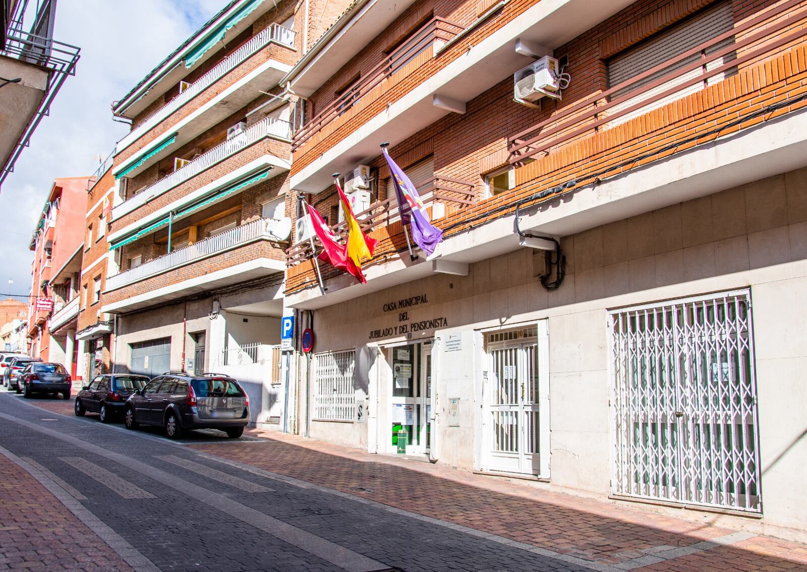 Fachada del Centro de Mayores de la calle Retama en Colmenar Viejo que se reformará con la compensación del Estado por el impago del IVA de 2017