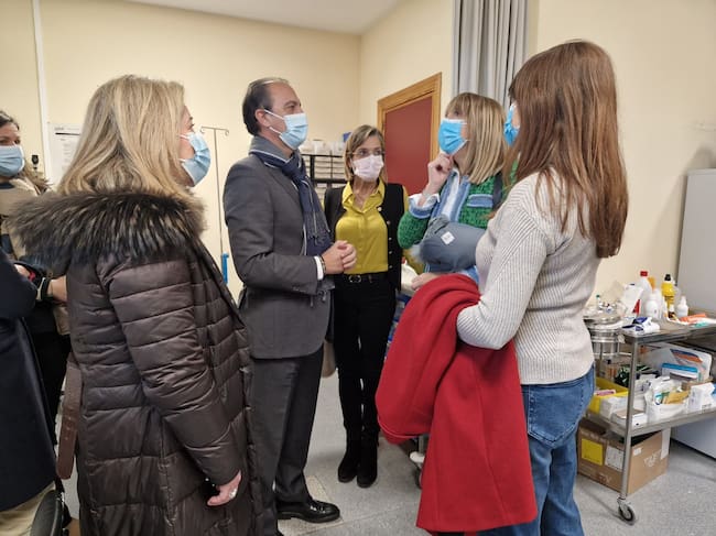 El consejero también ha aprovechado el viaje para hacer una parada en el centro de salud de Sabiñánigo