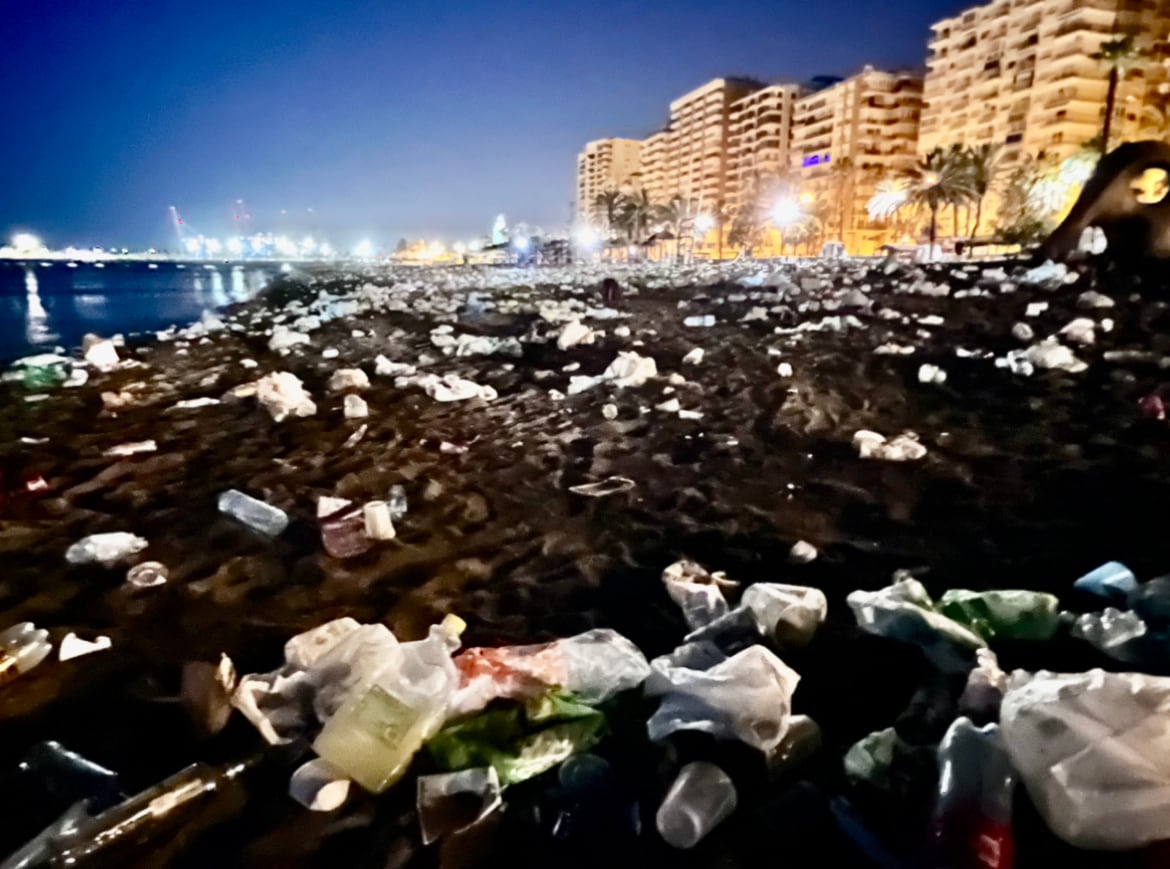 Así amanecen las playas de Málaga tras la noche de San Juan