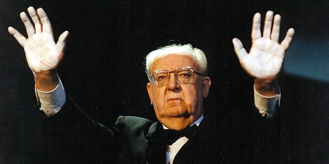 Así protestaba José Luis Borau en los premios Goya de 1998 contra ETA