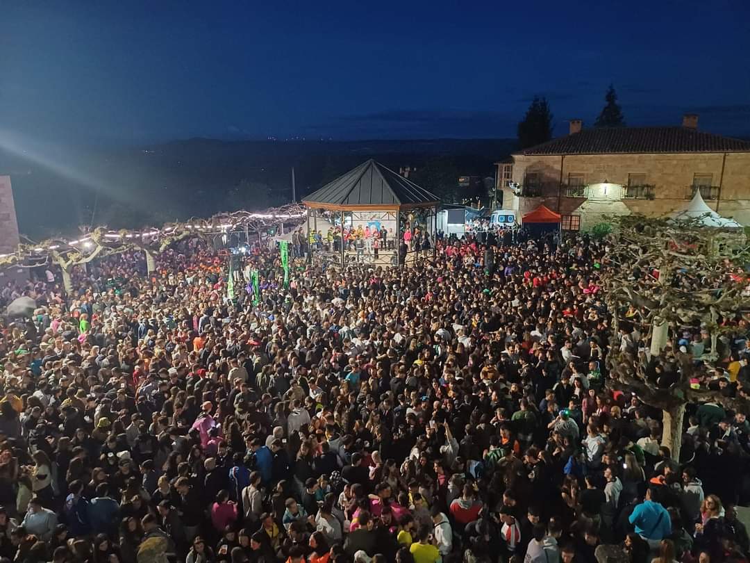 Gran ambiente en Poza de la Sal (Burgos). Foto: Festival Nacional de Charangas y Fanfarres