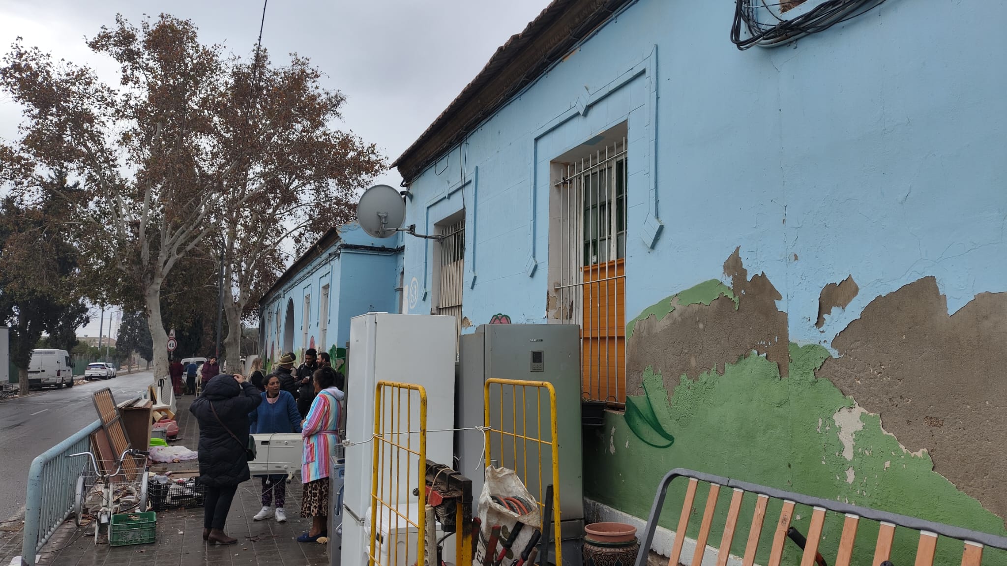 Familias desalojadas de viviendas municipales en el barrio del Cementerio de Alicante para la rehabilitación