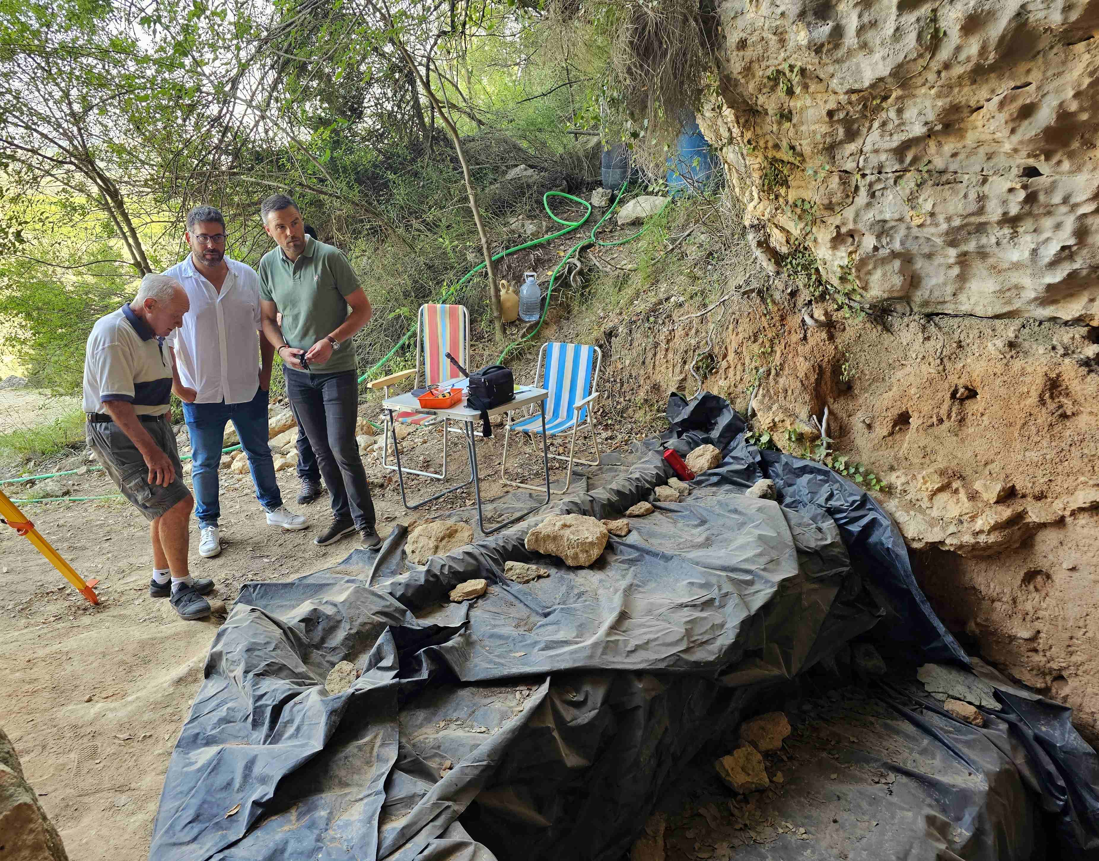 El alcalde de Caravaca durante su visita al yacimiento de la Cueva Negra