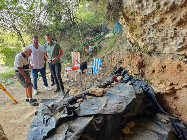 El alcalde de Caravaca durante su visita al yacimiento de la Cueva Negra
