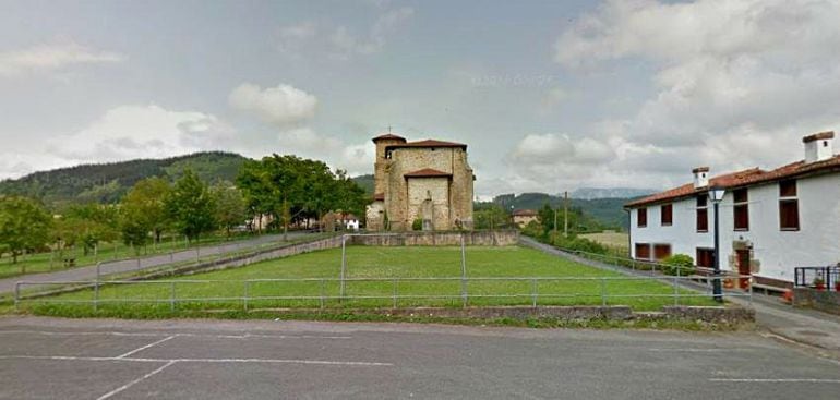 El campo de fútbol del pueblo de Apozaga (Escoriaza) inmatriculado por la Iglesia