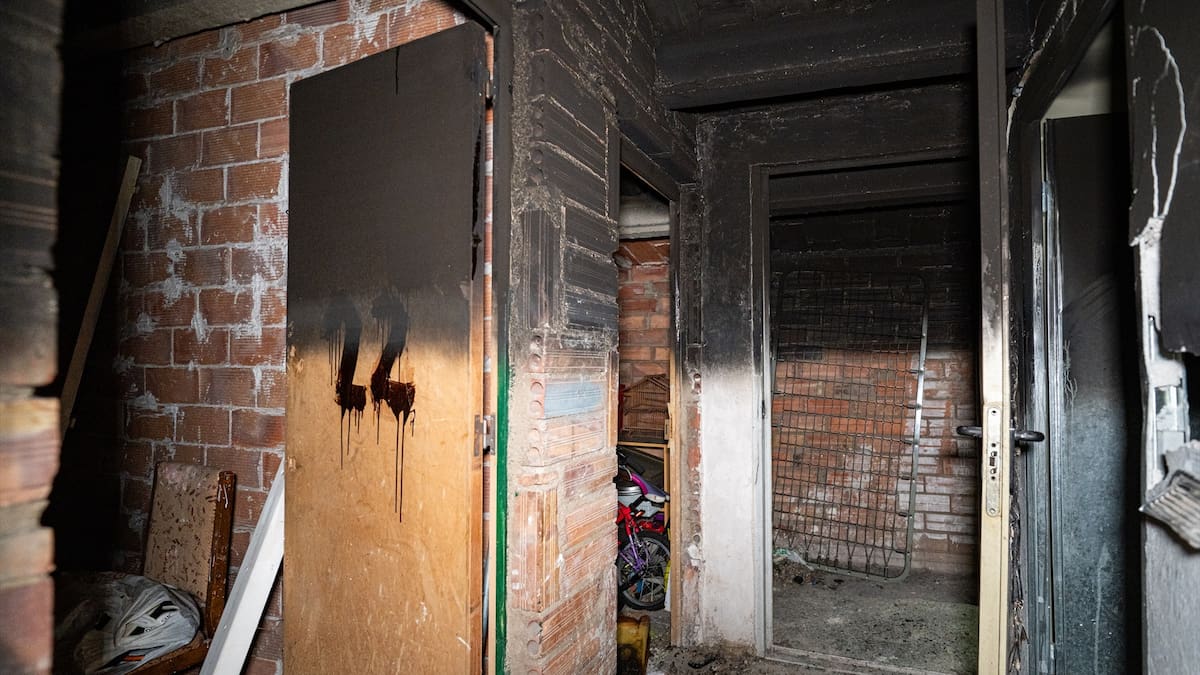Els menors morts a Manlleu no estaven al traster incendiat: així van quedar atrapats pel fum