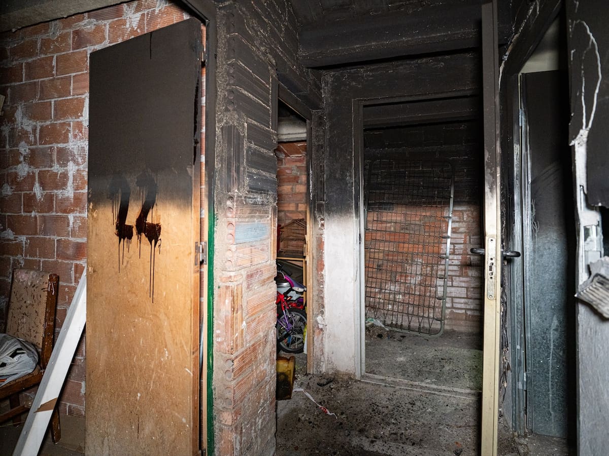 Els menors morts a Manlleu no estaven al traster incendiat: així van quedar atrapats pel fum