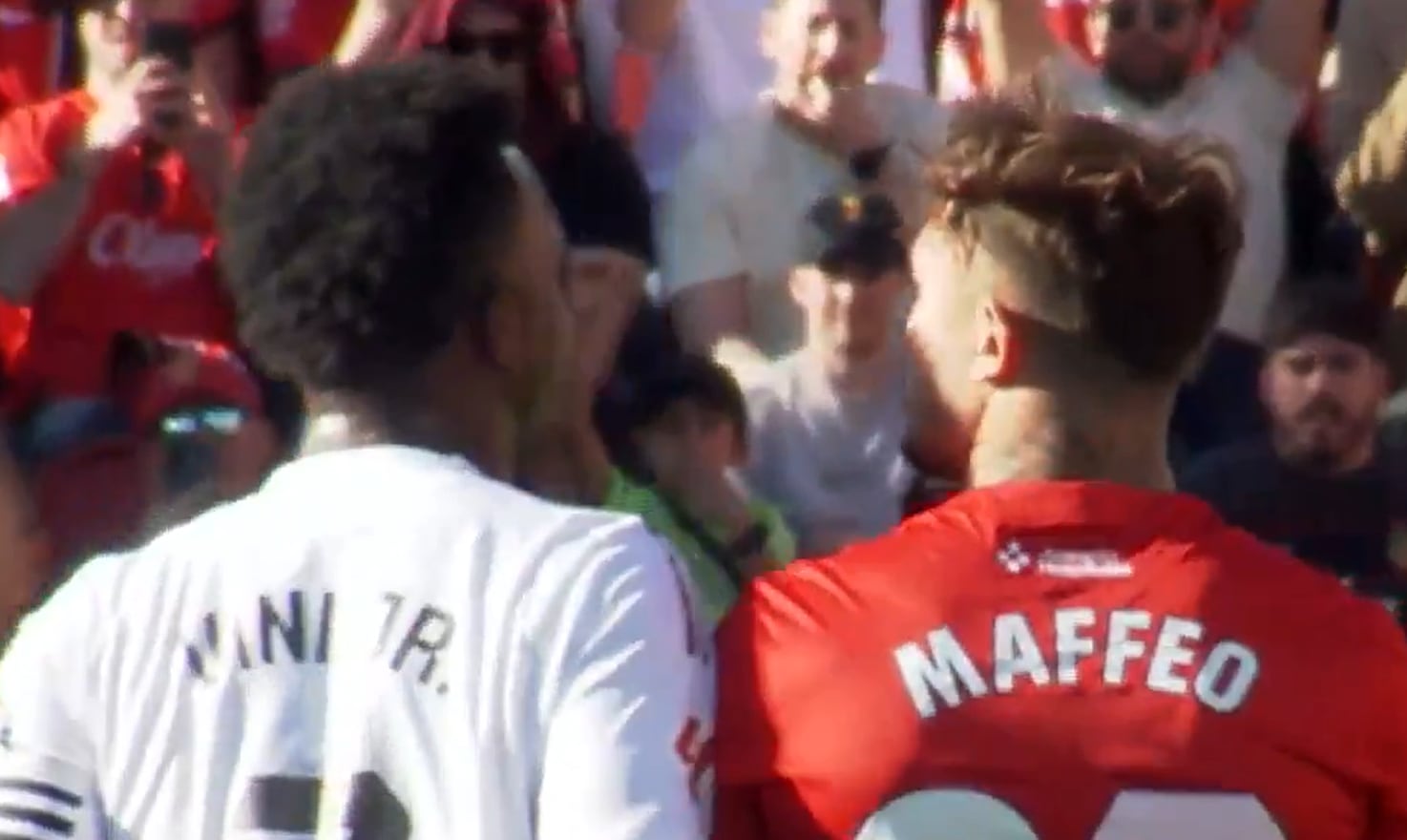 Una captura de la secuencia entre Vinicius Junior y Pablo Maffeo en Son Moix