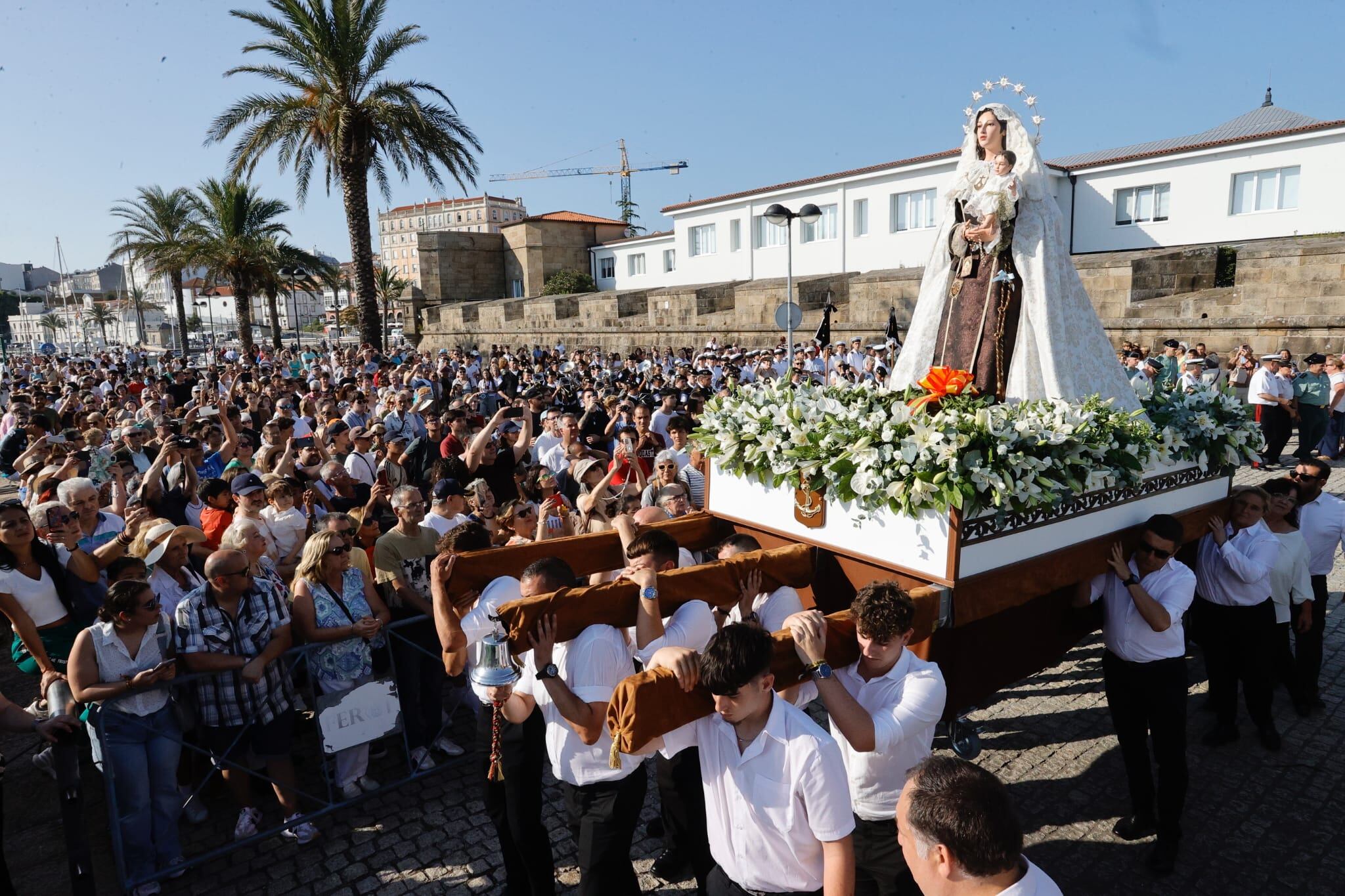 La imagen de la Virgen del Carmen, en el puerto de Curuxeiras (foto: Xunta de Galicia)