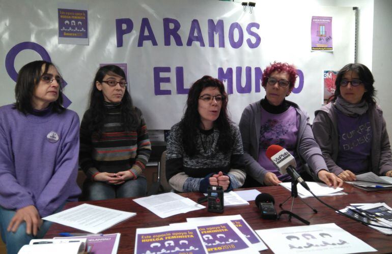 Integrantes de la Asociación 8 de Marzo que organiza protestas y manifestación por el día de la mujer