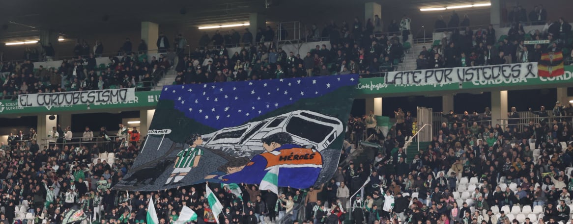 Tifo del Córdoba por las víctimas de Adamuz