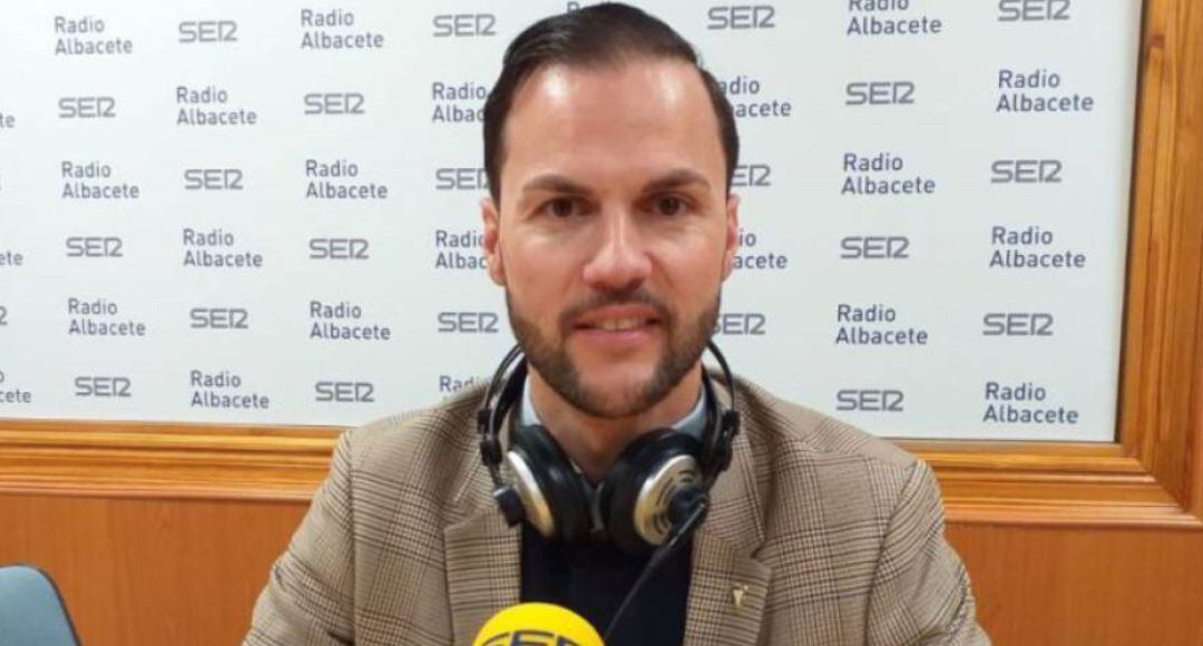 Víctor Varela, en los estudios de Radio Albacete