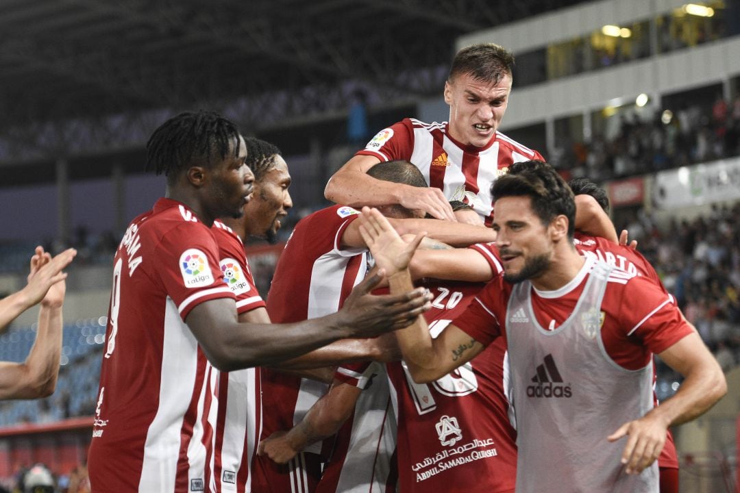 El Almería es una piña. 