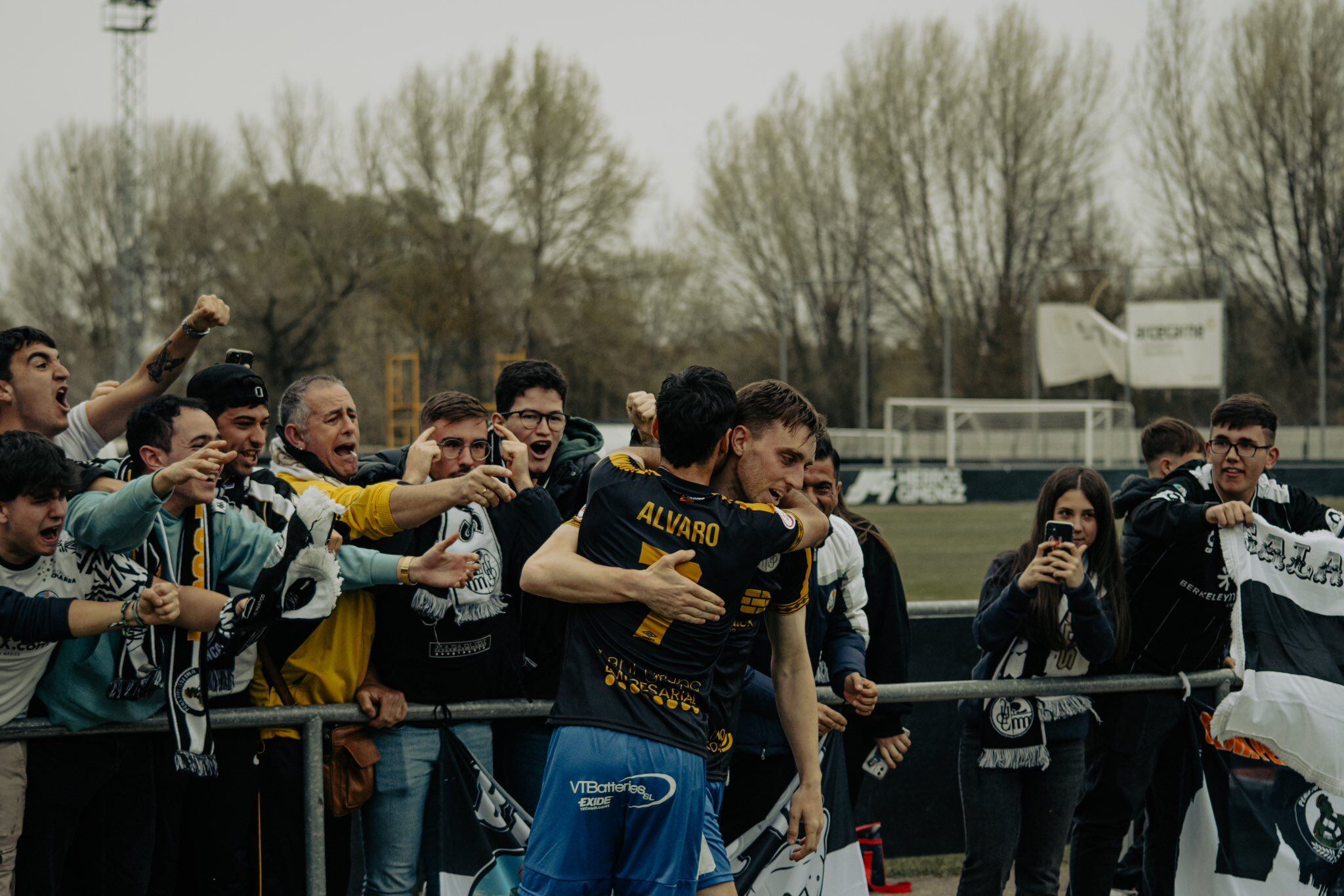 Alvarito celebra su gol en Burgos/Salamanca CF UDS