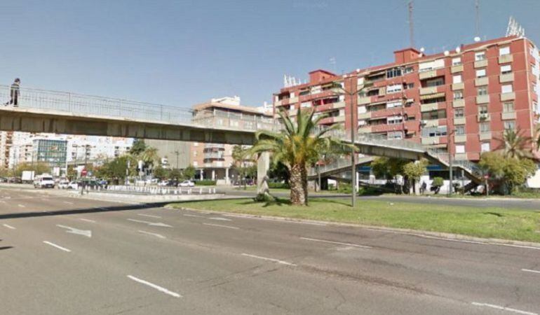 Las pasarelas de Av del Cid tienen los días contados