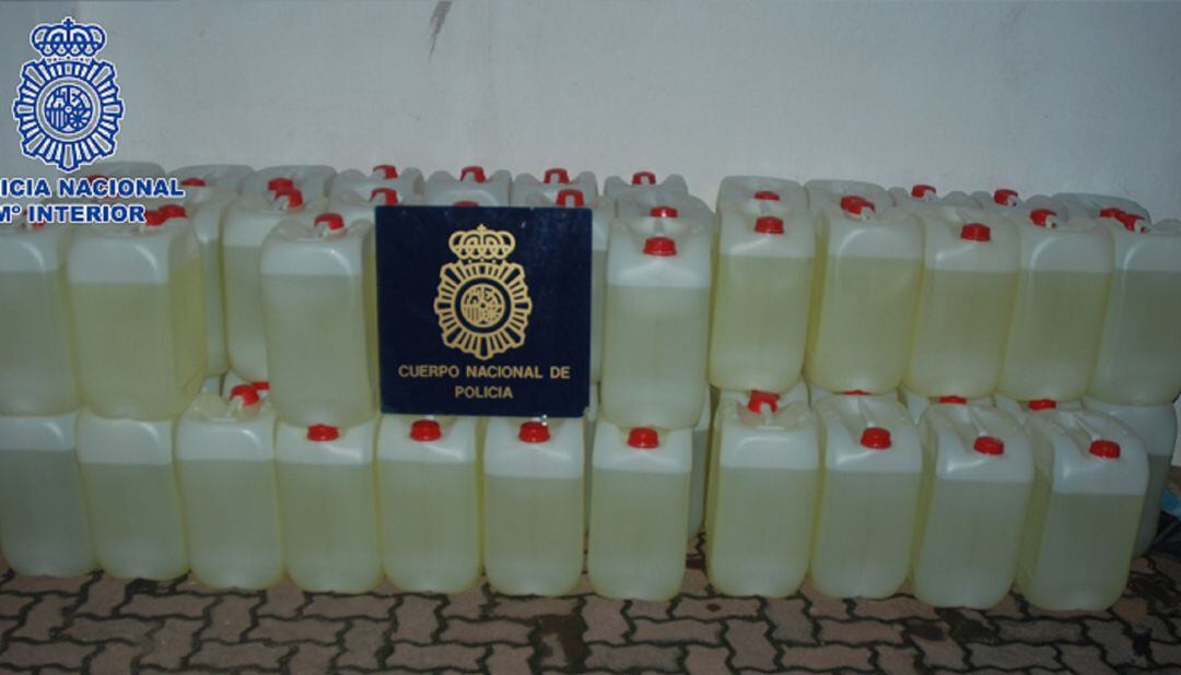 Imagen de las garrafas intervenidas.