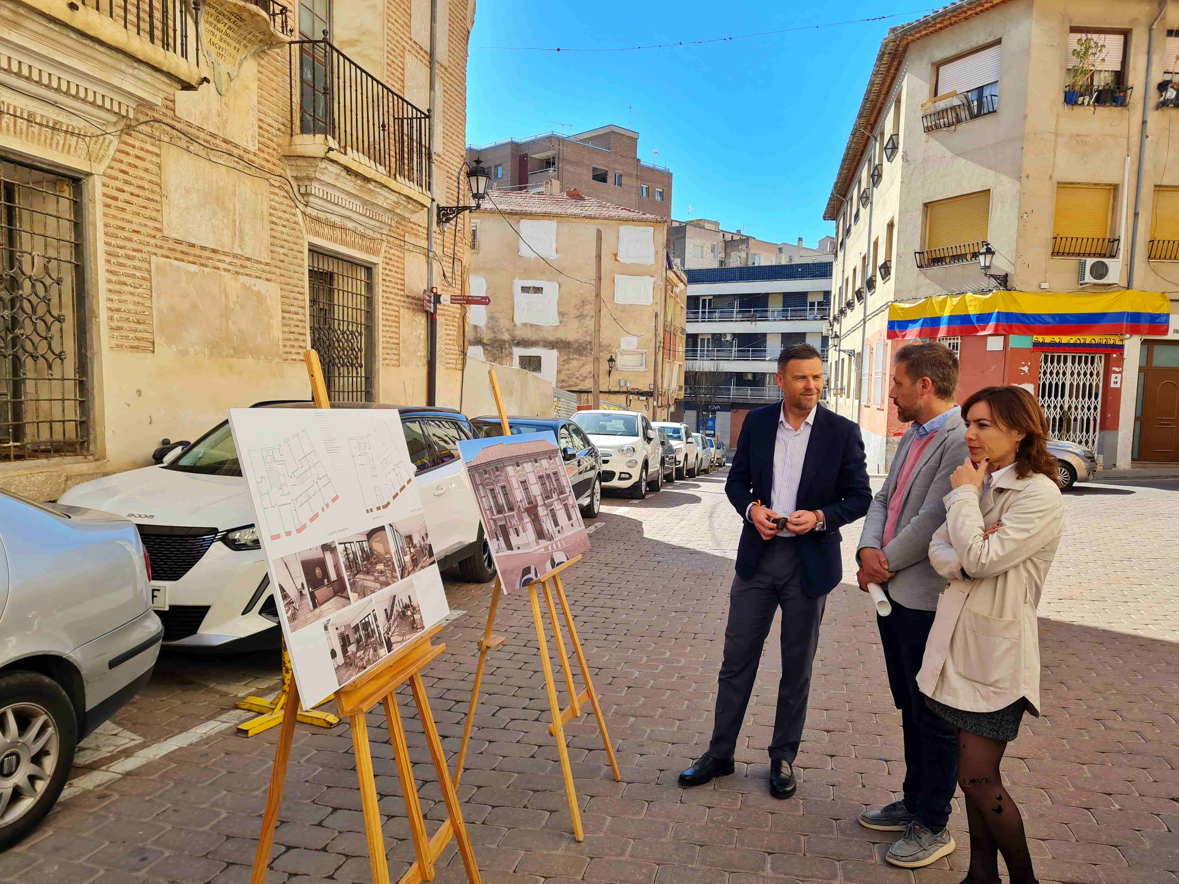 Durante la presentación del proyecto de rehabilitación de la Casa de la Virgen para convertirla en hotel