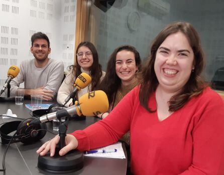 De izquierda a derecha, Diego, Mercedes, Raquel y María José, durante la entrevista en 'Hoy por Hoy Madrid Sur'