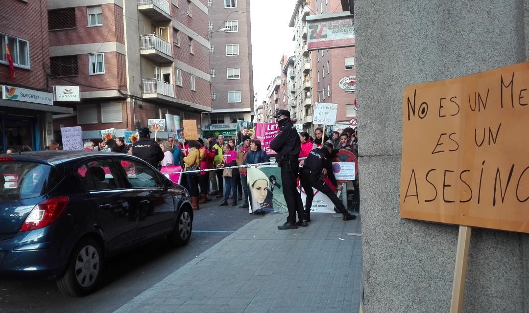 Concentracion ante el Juzgado de Menores durante el juicio